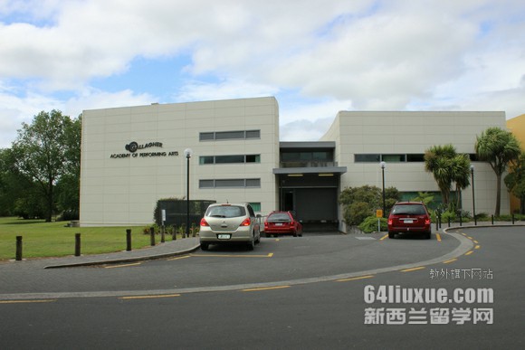 WmʥЌW Sacred Heart College